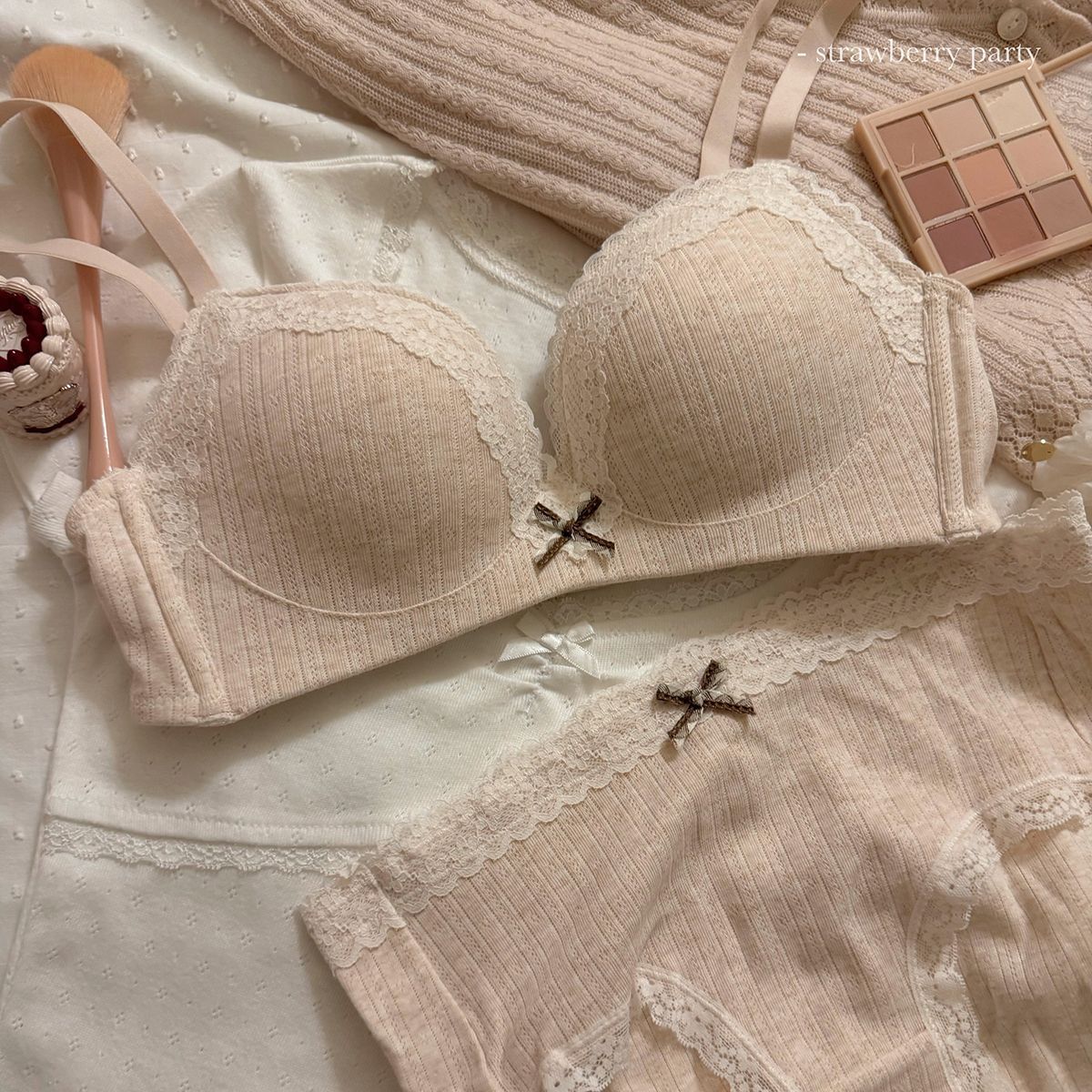 十代のセクシーなレースの花柄ブラセット快適な非鋼リング美背中 - Cotton Bra Everyday のレビューと価格
