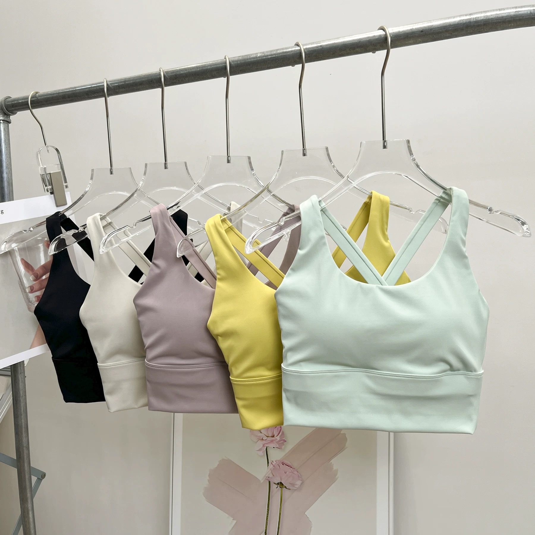 耐衝撃ランニング＆ヨガブラ – オールインワンカッププッシュ - Plunge Bra Push Up のレビューと価格